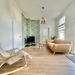 Exklusives City-apartment Im Herzen Oldenburgs Mit Balkon Und Parkplatz A36 * Oldenbourg
