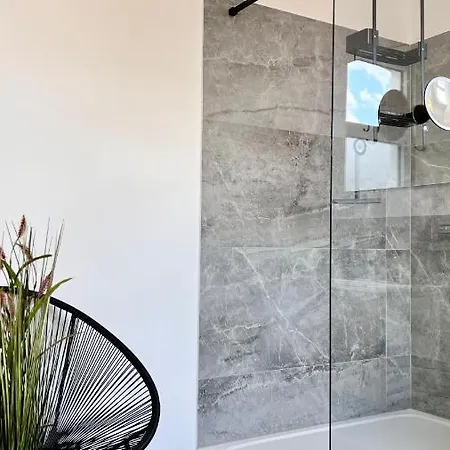 Exklusives City-apartment Im Herzen Oldenburgs Mit Balkon Und Parkplatz A36 *