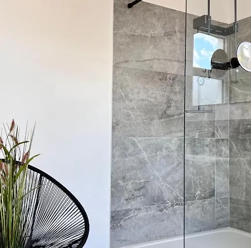 Exklusives City-apartment Im Herzen Oldenburgs Mit Balkon Und Parkplatz A36 *