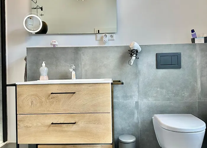 Daire Exklusives City-apartment Im Herzen Oldenburgs Mit Balkon Und Parkplatz A36